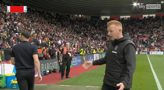 比赛结束哨, 只能转身面