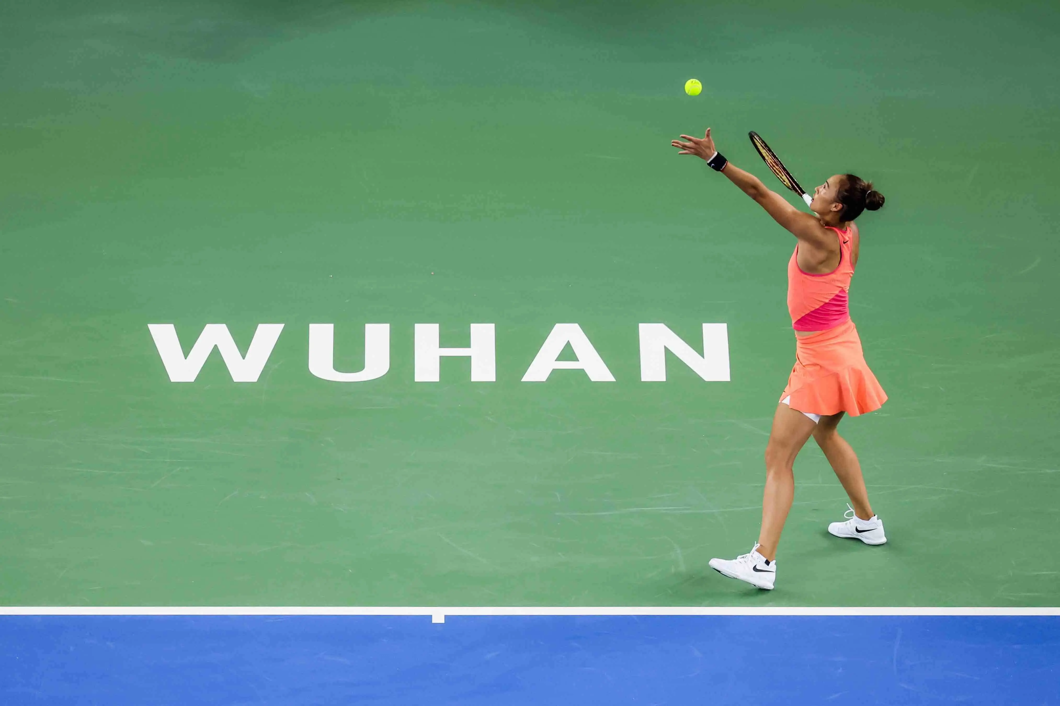 AA, 看似无味, 场关于网球